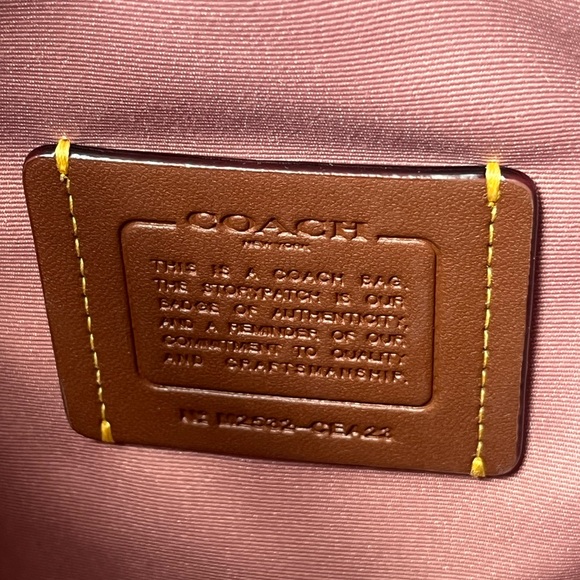 ✅Coach Rowan Bucket Bag In Signature Canvas With Charms - Picture 10 of 12